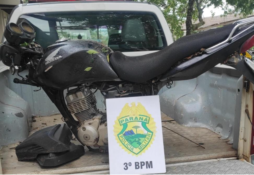 Motocicleta furtada é localizada depenada na zona rural de Pato Branco