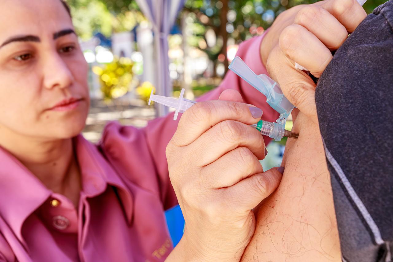 Saúde realiza multivacinação no Dia D do Outubro Rosa