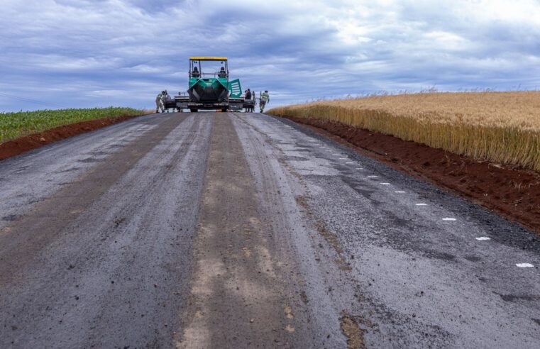 Pato Branco intensifica pavimentação asfáltica em estradas rurais