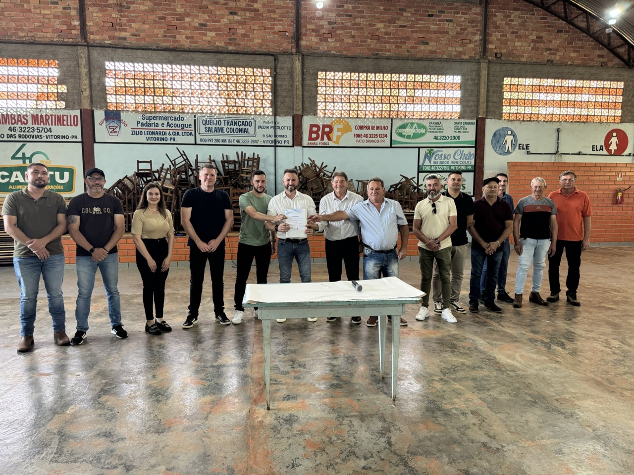 Vitorino amplia asfaltamento em estradas rurais