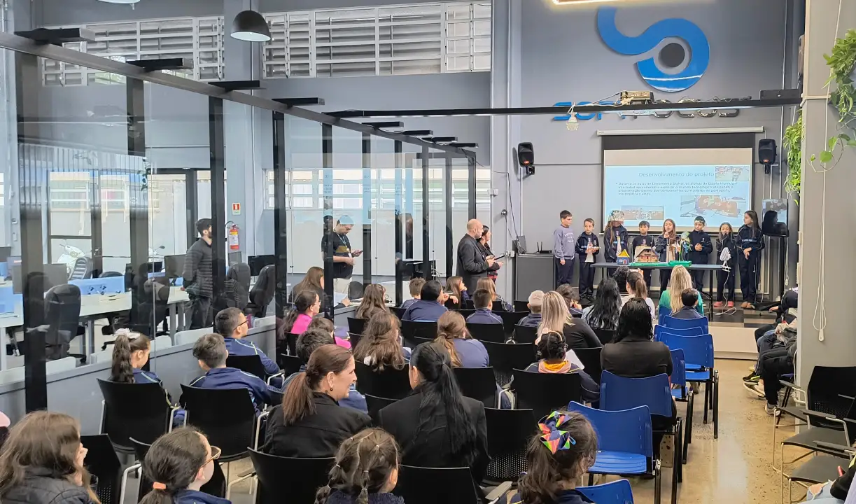 Estudantes municipais inovam em Hackathon do Letramento Digital no Tecsul 2025