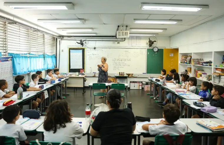 Professor pode pedir Carteira Nacional Docente a partir desta quinta-feira