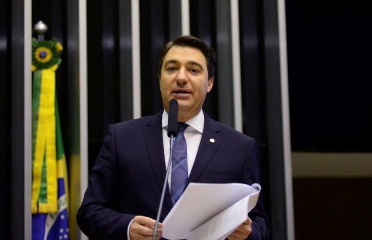 Deputado Fernando Giacbo deixa presidência do PL Paraná e se desfilia do partido