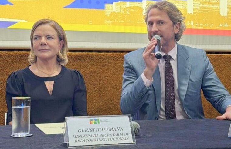 Lula vai liberar mais R$ 20 milhões para área rural afetada por tornados no Paraná
