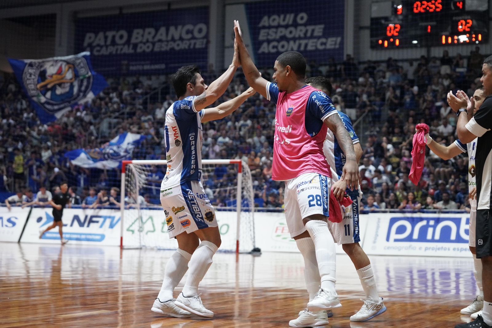 Pato Futsal vira clássico das penas e vence Marreco