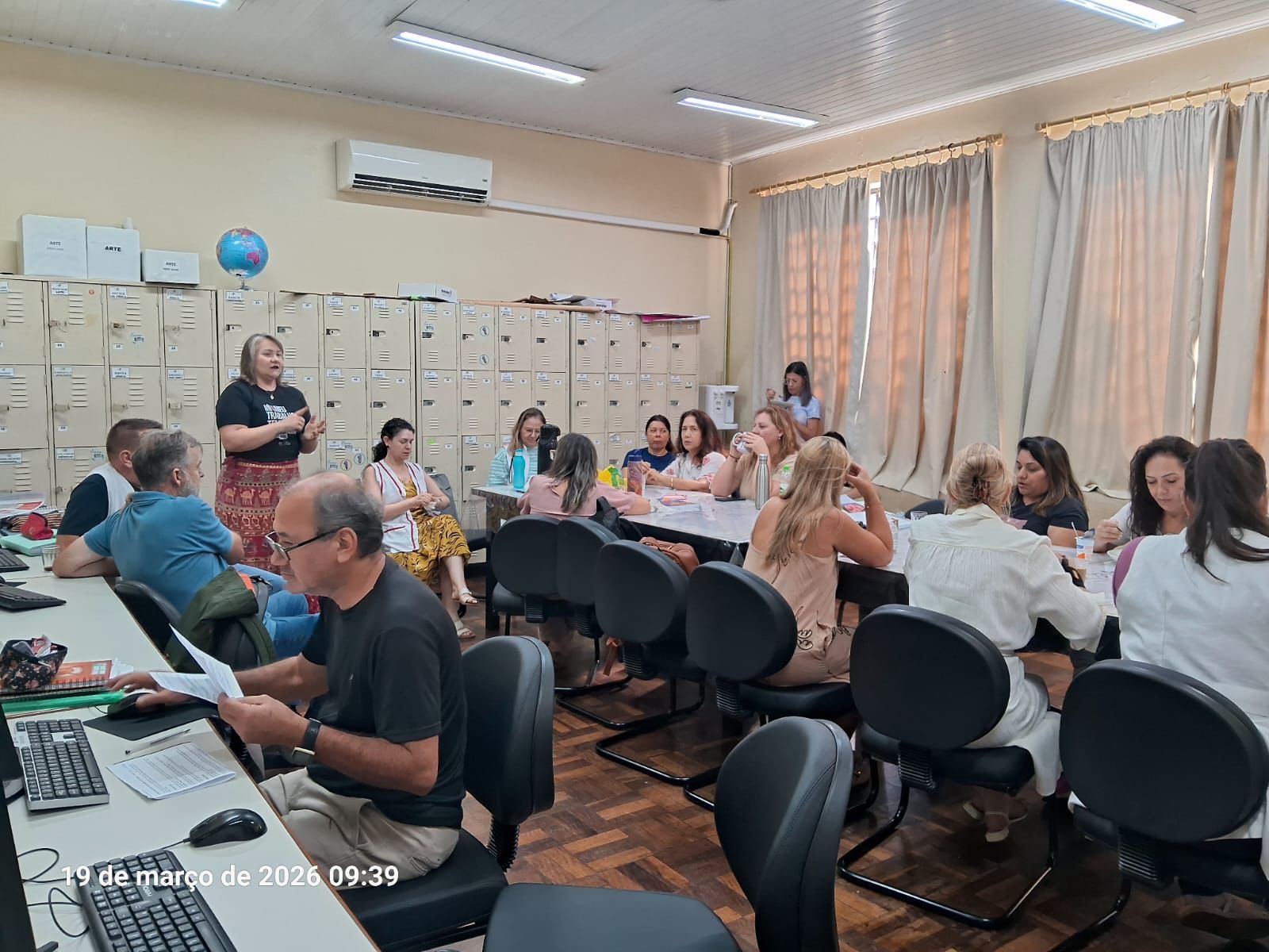 Educadores do Paraná suspendem greve após avanços, mas mantêm estado de alerta e mobilização