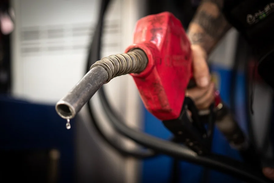 Estrutura de refino insuficiente deixa Brasil vulnerável no diesel