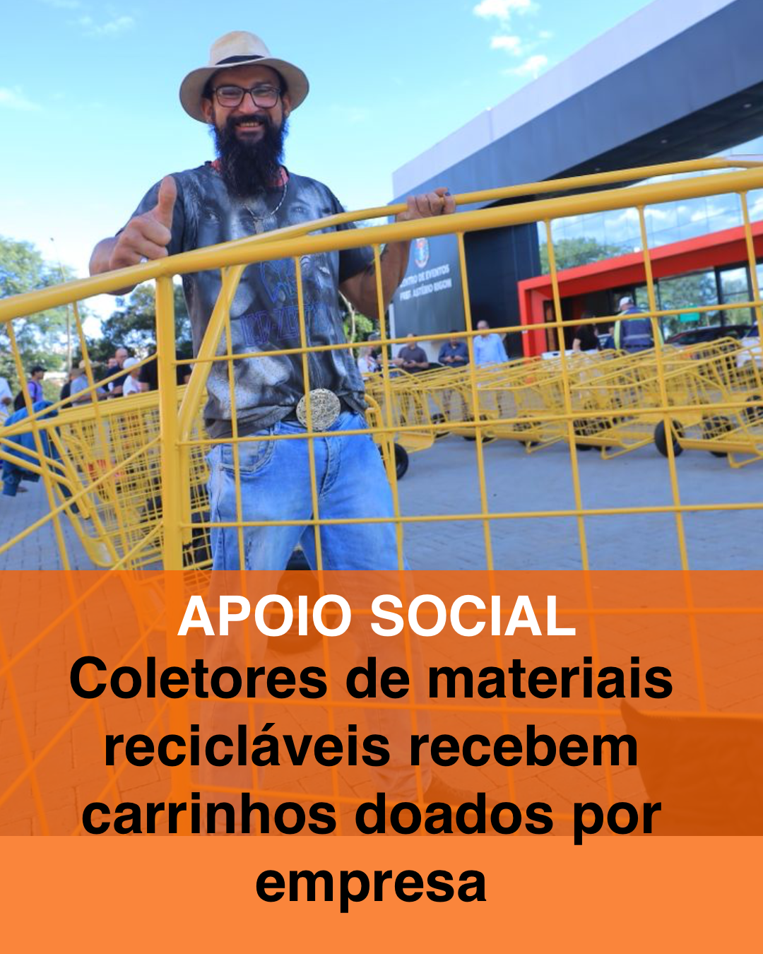 Coletores de materiais recicláveis recebem doação de carrinhos