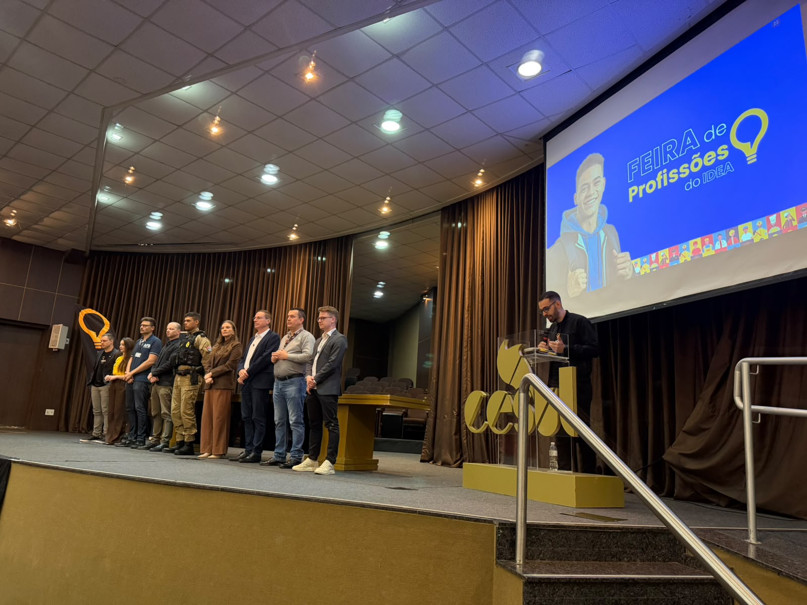Feira de Profissões reúne mais de 400 estudantes em Francisco Beltrão