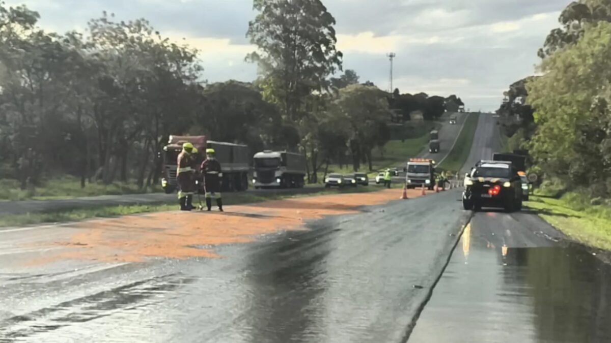 Acidente na BR-376 gera bloqueio no PR