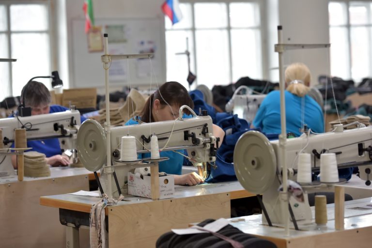 Projeto cria política nacional de valorização de costureiras