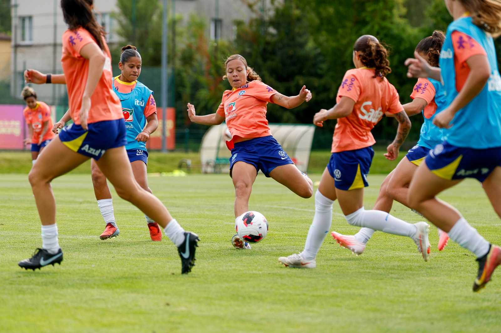 Lei torna futebol feminino prioridade na política de esporte