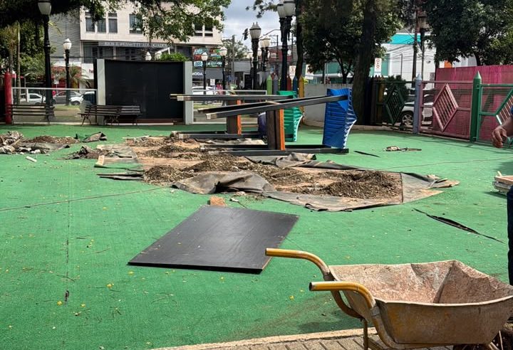 Parquinho infantil da Praça Central passa por revitalização