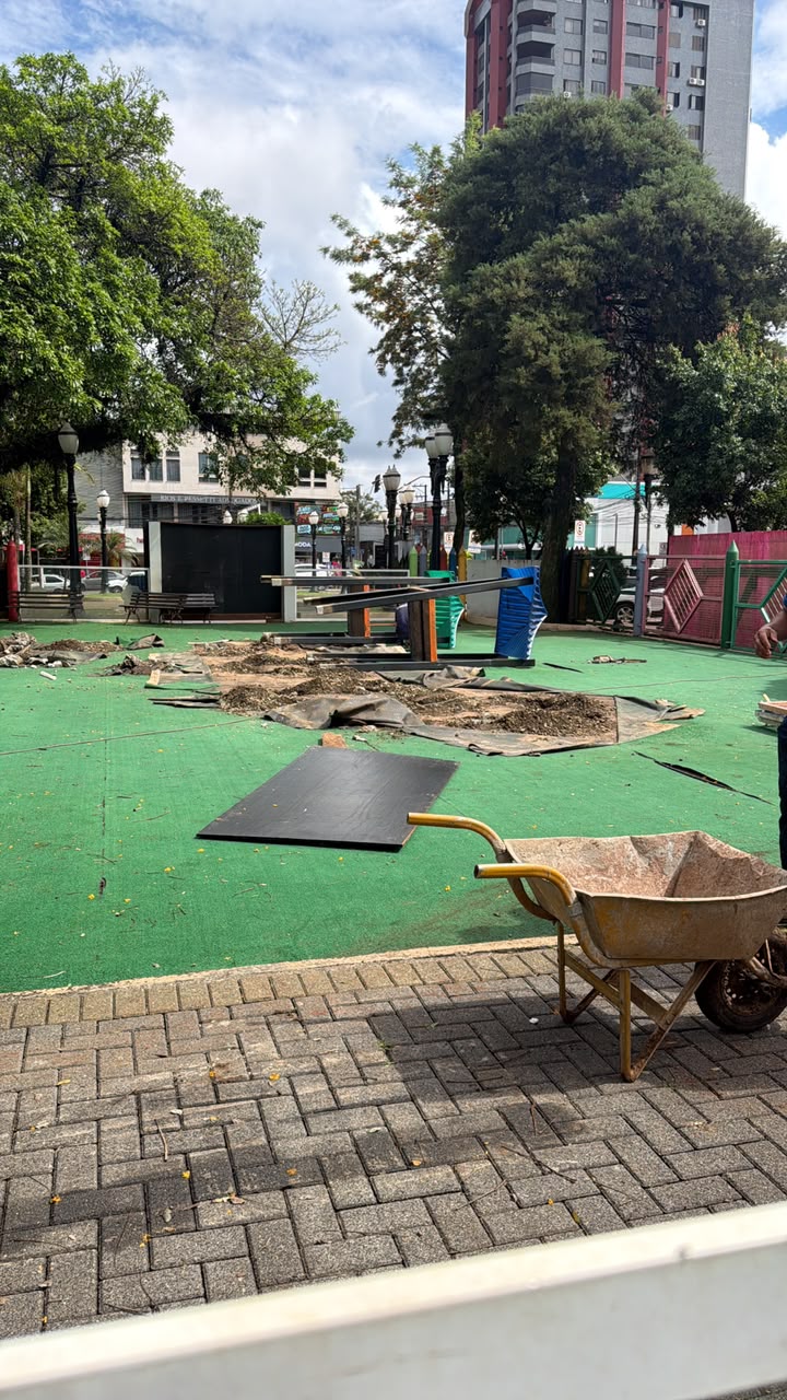 Parquinho infantil da Praça Central passa por revitalização
