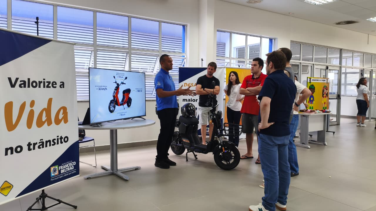 Debetran participa de evento e orienta comunidade sobre equipamentos autopropelidos