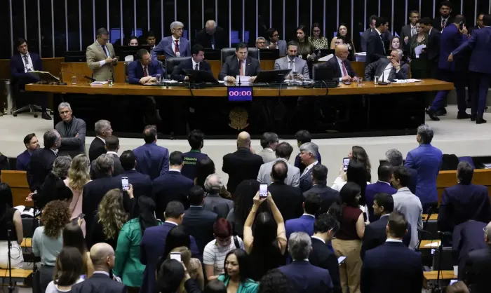 Projeto inclui a motivação política como causa de aumento de pena