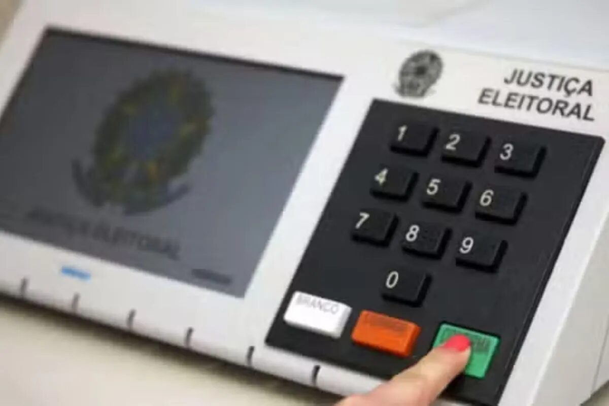 Paraná troca mais de 150 urnas no 1º turno