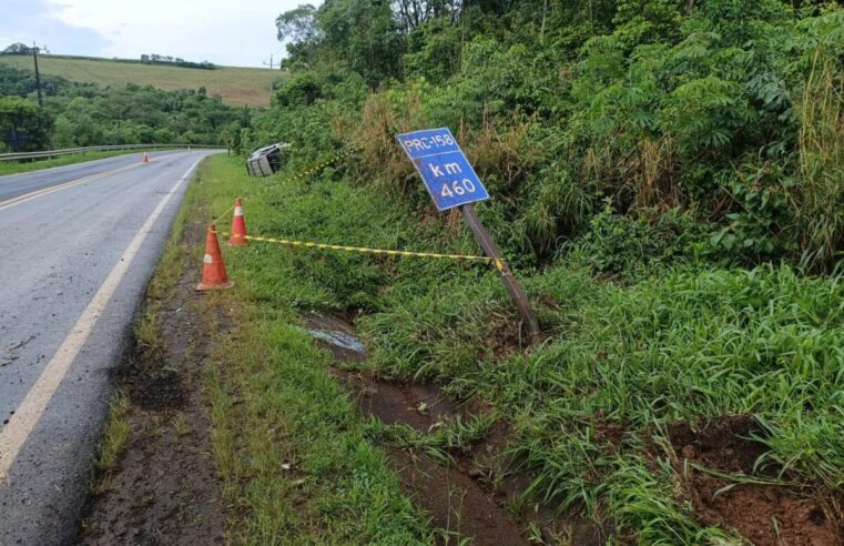 Motorista preso após capotar carro no Paraná